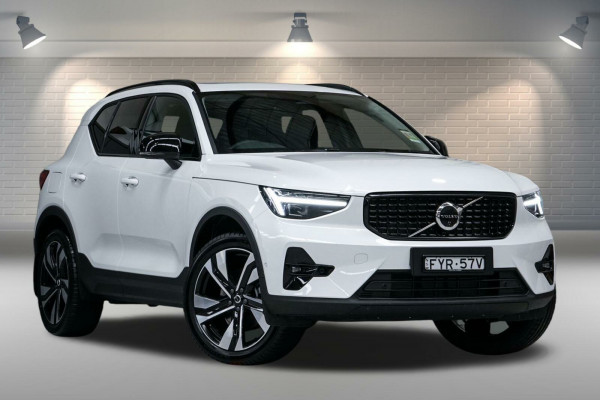 2026 Volvo XC40 XZ Ultra B4 Dark SUV