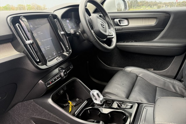 2020 Volvo XC40 XZ T4 Inscription SUV Image 16