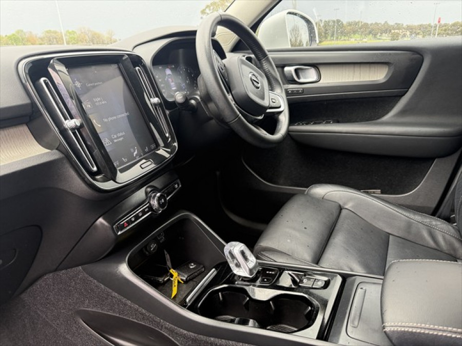 2020 Volvo XC40 XZ T4 Inscription SUV Image 16