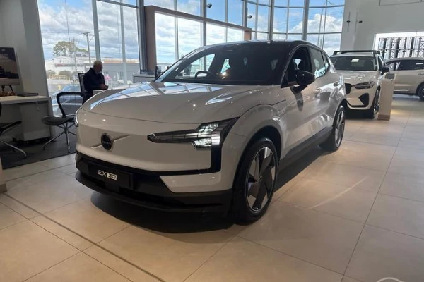 2026 Volvo EX30  Single Motor Extended Range Plus SUV Image 3