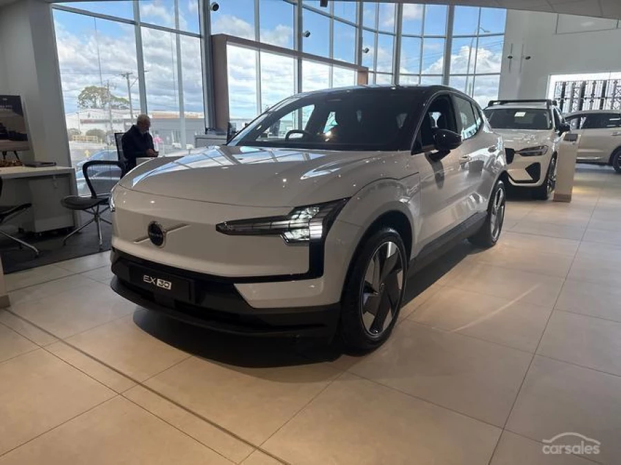 2026 Volvo EX30  Single Motor Extended Range Plus SUV Image 3