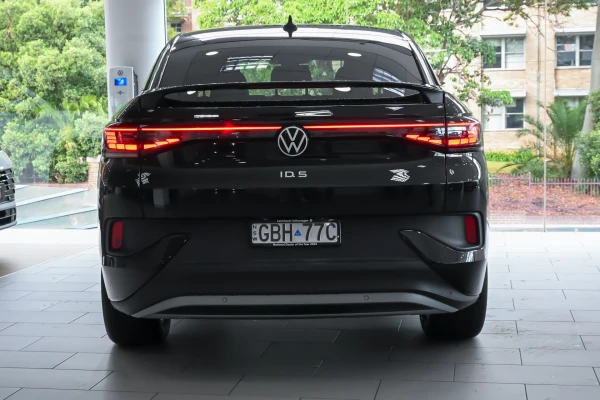 2025 Volkswagen ID. 5 E2 Pro SUV Image 5