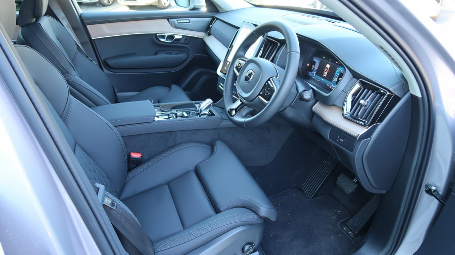 2025 MY26 Volvo XC90 L Series Plus B5 Bright SUV Image 15