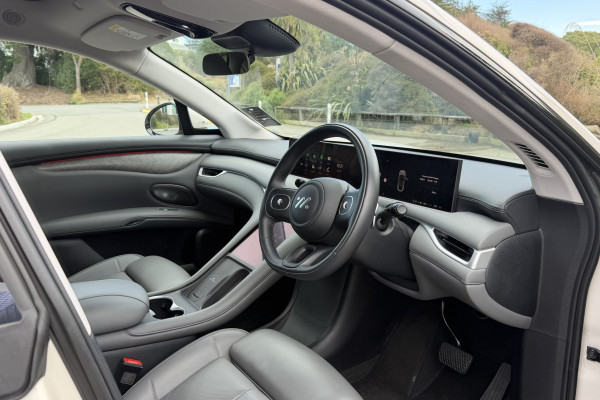 2025 MG IM6 S12L Performance SUV Image 6