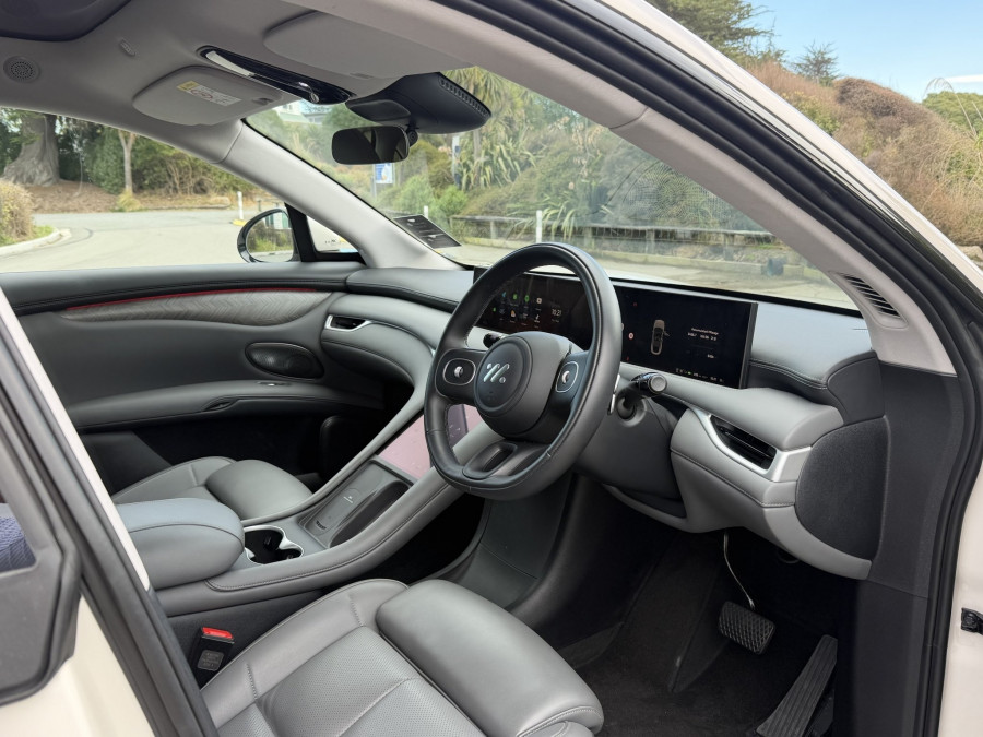 2025 MG IM6 S12L Performance SUV Image 6