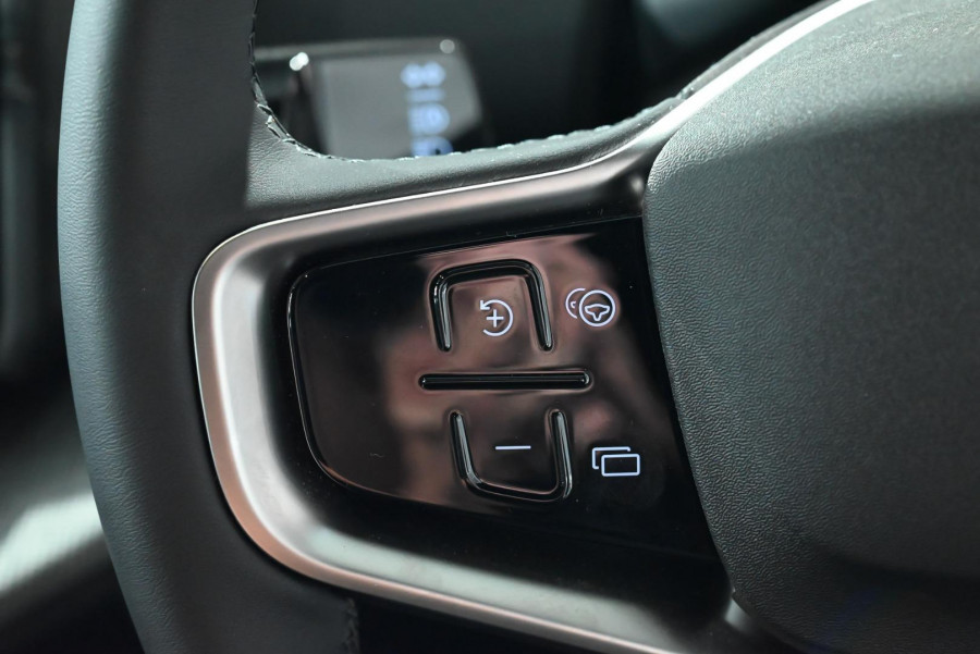 2025 Volvo EX30  Twin Motor Performance Ultra SUV Image 15