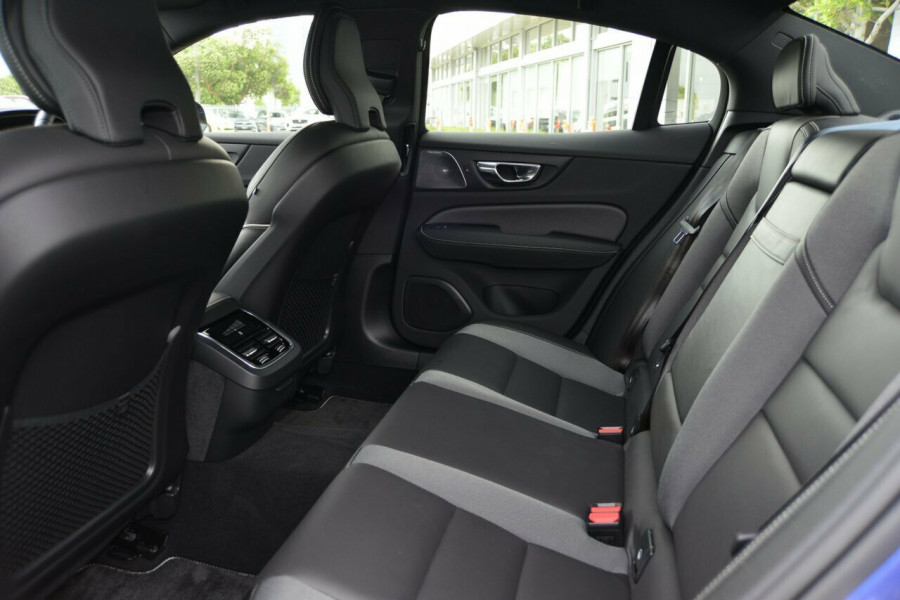 2019 Volvo S60 T5 R-DESIGN Sedan Image 8