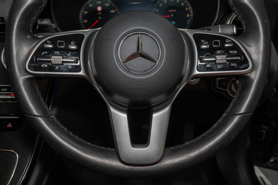 2020 Mercedes-Benz GLC-Class 300e 4matic (Hybrid) SUV Image 16