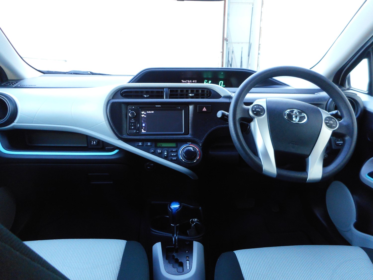 2013 MY12 Toyota Prius Image 15