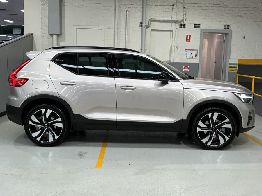 2023 Volvo XC40 XZ Ultimate B5 Dark SUV Image 3