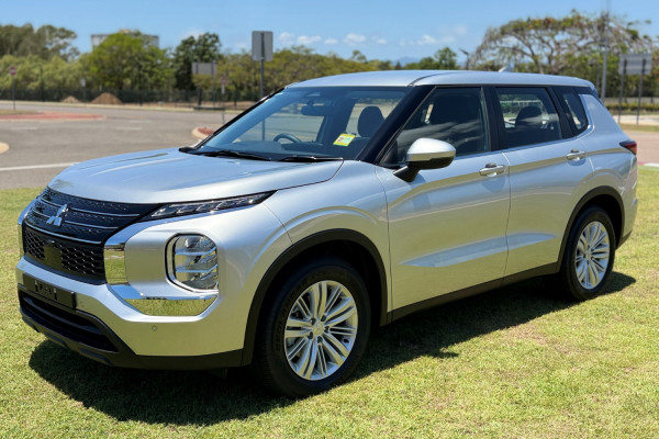 2024 Mitsubishi Outlander ZM ES SUV