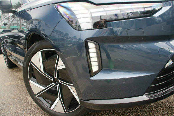 2026 Volvo EX90  Ultra Twin Motor Performance SUV Image 2
