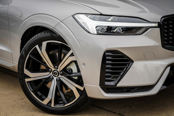 2025 Volvo XC60 UZ Ultra T8 Plug-In Hybrid SUV Image 5