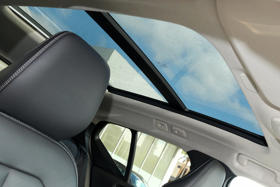 2022 MY23 Volvo XC40 XZ Plus B4 SUV Image 17