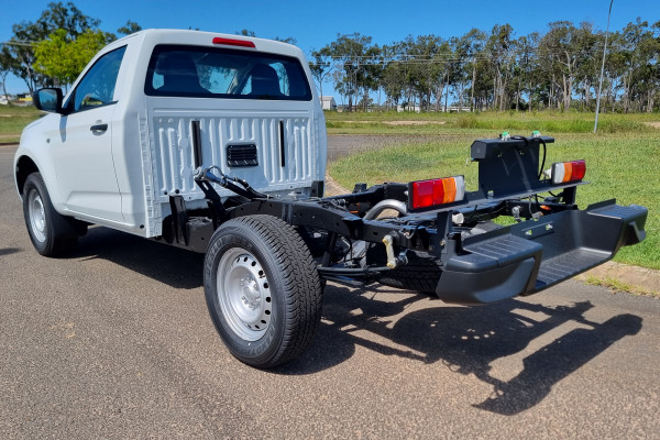 2026 Isuzu D-MAX RG SX High Ride Cab Chassis Image 5