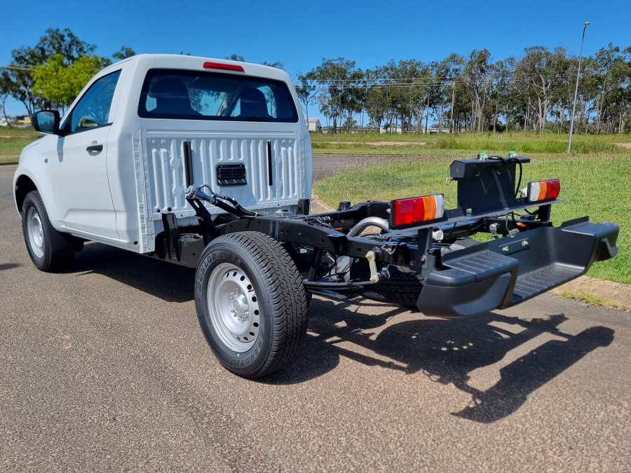 2026 Isuzu D-MAX RG SX High Ride Cab Chassis Image 5