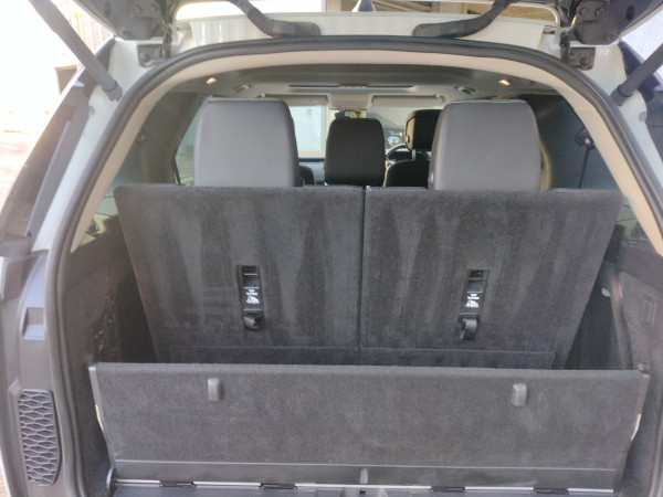 2021 Land Rover Discovery Series 5 D300 SE SUV image 12