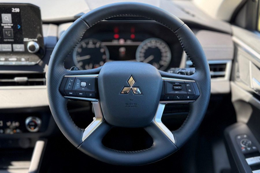 2024 Mitsubishi Outlander ZM LS SUV Image 14