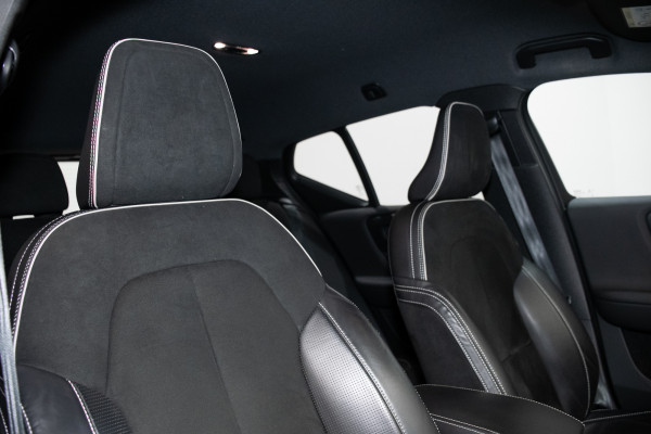 2020 Volvo XC40 XZ T5 R-Design SUV Image 4