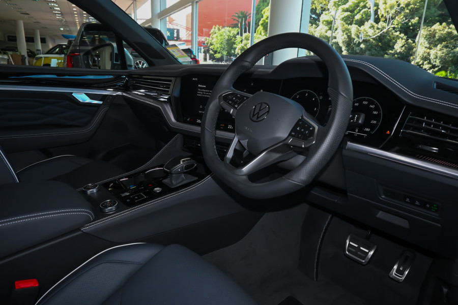 2025 Volkswagen Touareg RC 210TDI R-Line SUV
