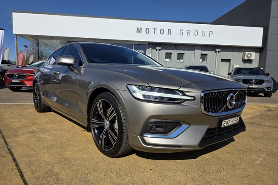 2022 Volvo S60  B5 Inscription Sedan Image 12