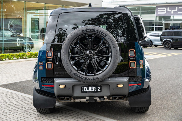 2026 Land Rover Defender L663 110 P635 OCTA SUV image 11