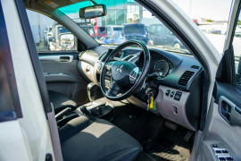 2011 Mitsubishi Challenger PB LS Wagon
