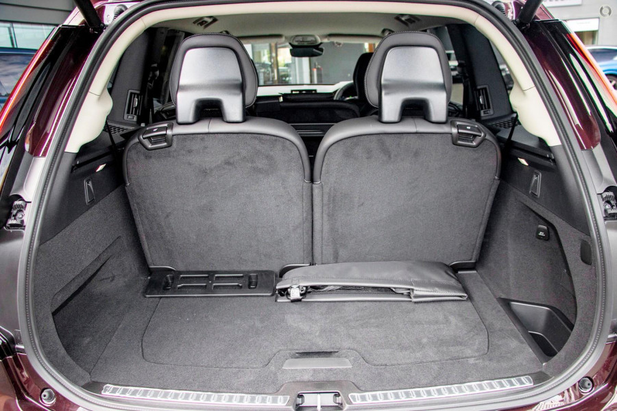 2025 Volvo XC90 L Series Ultra B5 Bright SUV Image 8