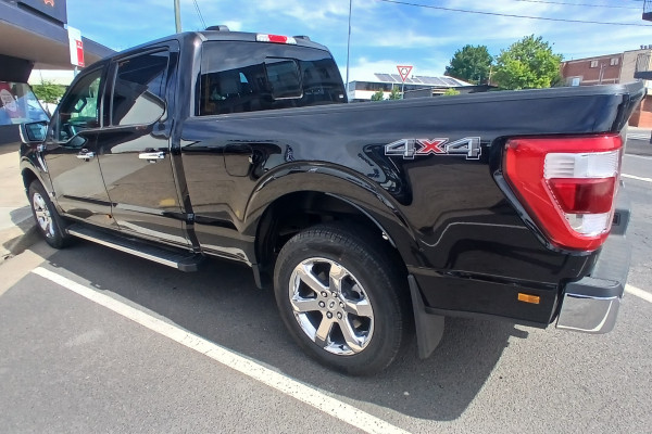 2023 Ford F-150 No Series Lariat Dual Cab Image 5