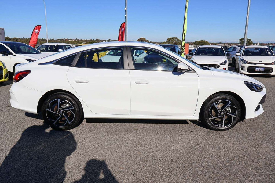 2026 MY25 MG MG5 AP32 Essence Sedan Image 3