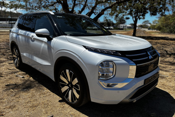 2025 Mitsubishi Outlander ZM Exceed Tourer SUV Image 1