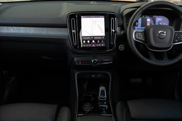 2025 MY26 Volvo XC40 XZ Ultra B4 Bright SUV Image 23