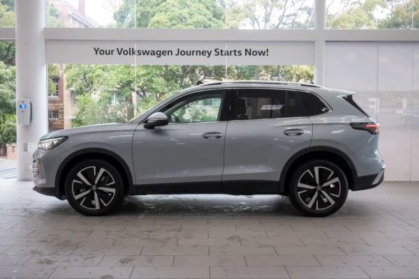 2025 MY26 Volkswagen Tiguan CT R SUV Image 3