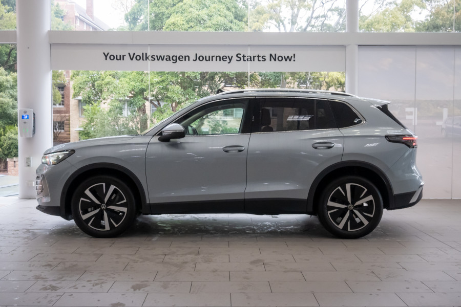 2025 MY26 Volkswagen Tiguan CT R SUV Image 3