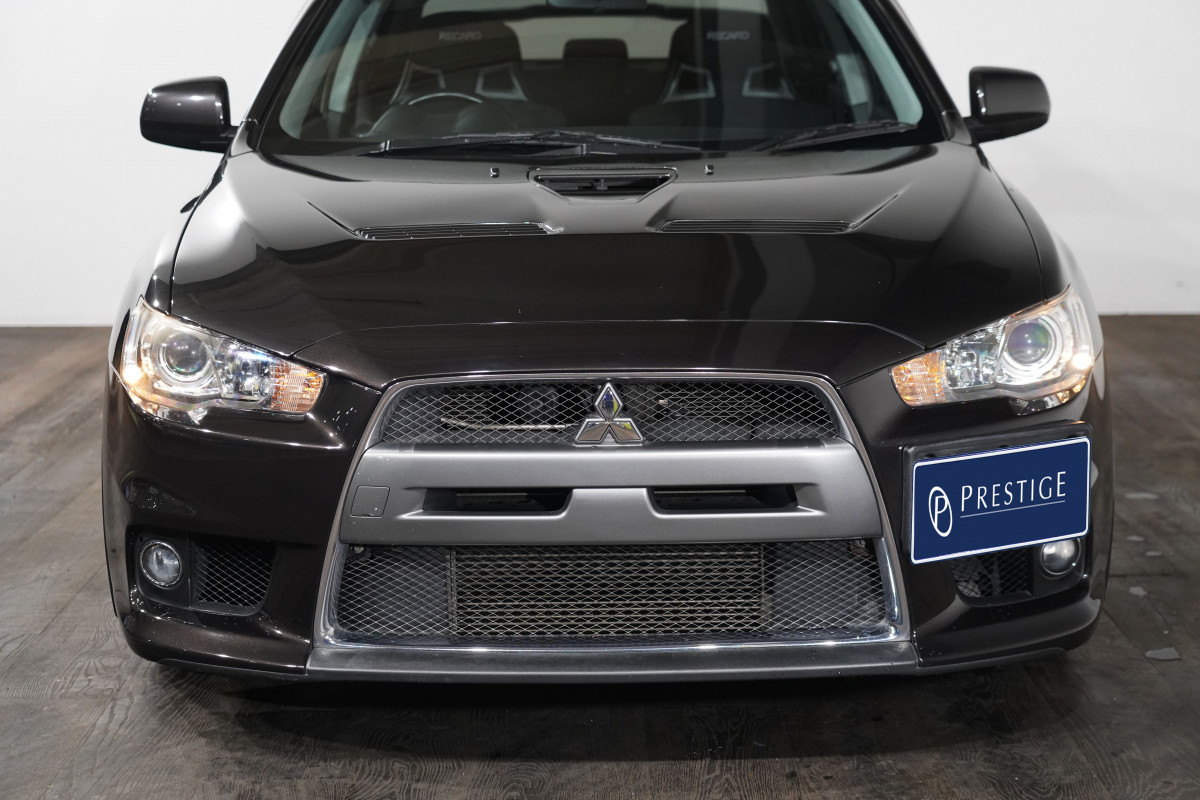 2008 Mitsubishi Lancer Evolution Sedan Image 3