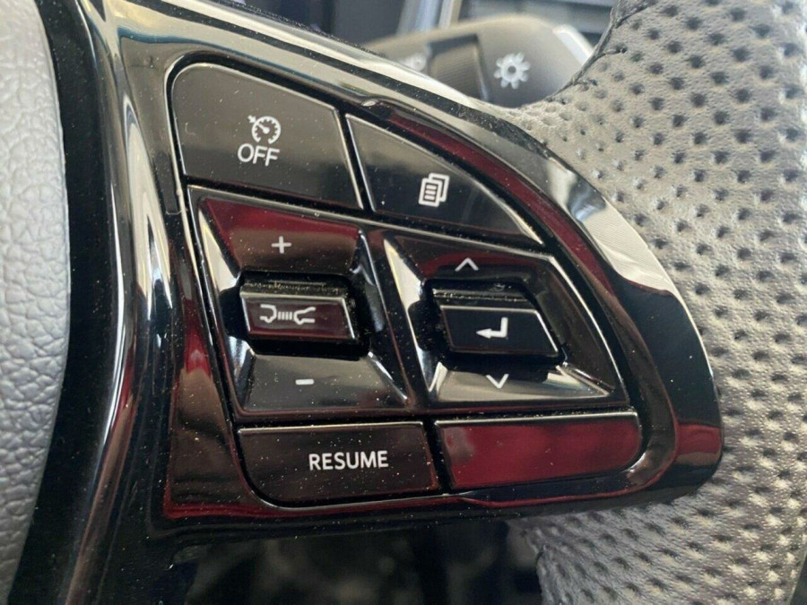 2025 Mahindra XUV3X0  AX5L SUV Image 30