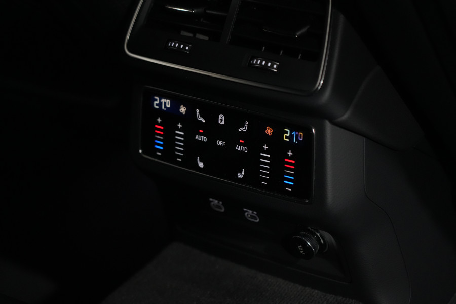 2021 Audi A6 55 TFSI S line Sedan Image 32
