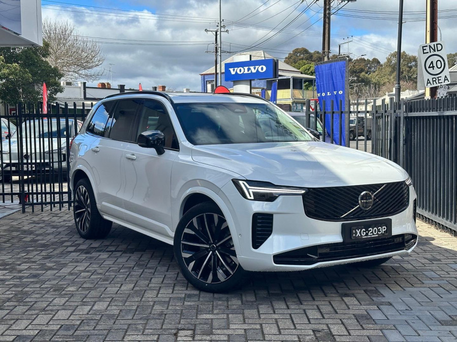 2026 Volvo XC90 L Series Ultra B5 Dark SUV Image 1