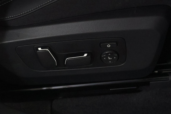 2025 BMW X3 G45 30e xDrive SUV image 12