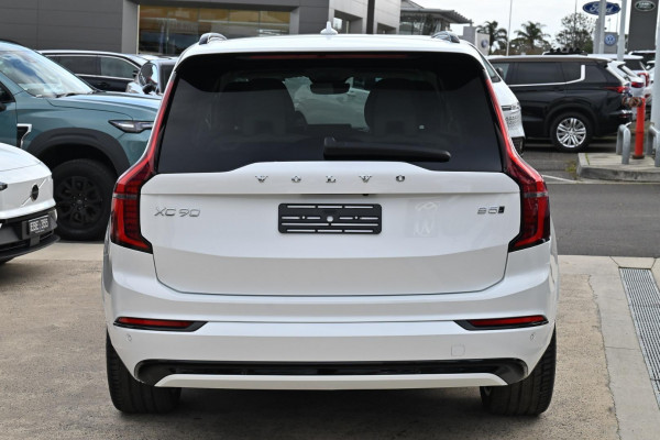 2026 Volvo XC90 L Series Ultra B5 Dark SUV Image 3