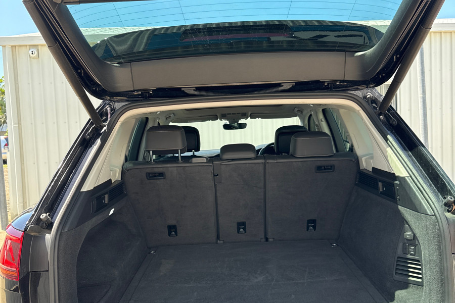 2020 Volkswagen Touareg CR 190TDI Premium SUV Image 12