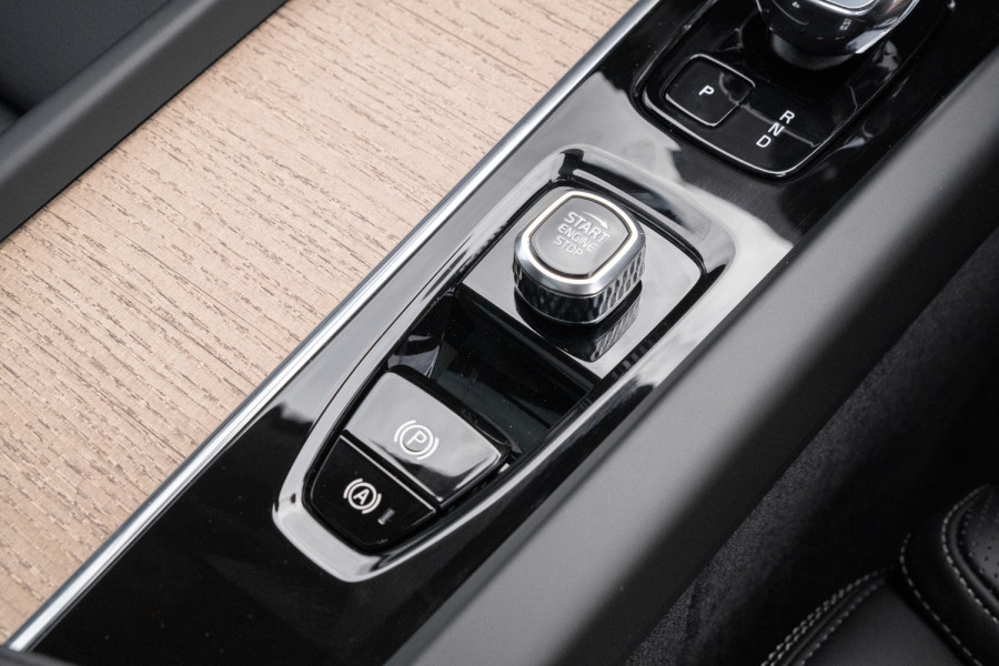 2026 Volvo XC60 UZ Ultra B5 Dark SUV