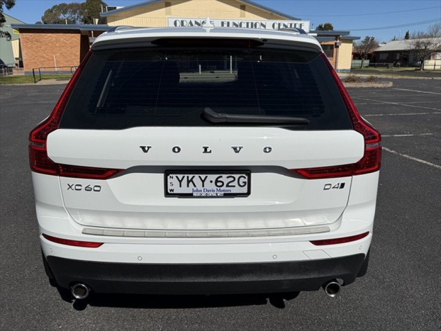 2020 MY21 Volvo XC60 UZ D4 Momentum SUV Image 4