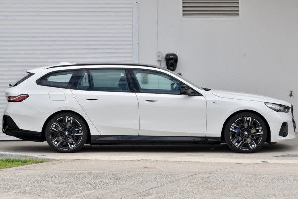 2025 BMW i5 G61 M60 xDrive Wagon image 3
