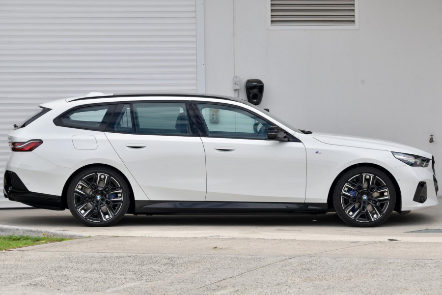 2025 BMW i5 G61 M60 xDrive Wagon