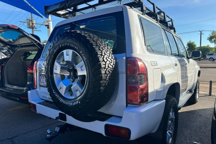 2015 Nissan Patrol Y61 ST SUV Image 7