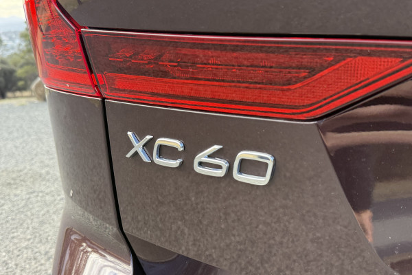 2025 MY26 Volvo XC60 UZ Plus T8 Plug-in Hybrid Dark SUV Image 12