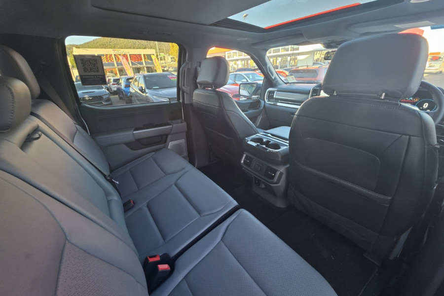 2023 Ford F-150 No Series Lariat Dual Cab Image 16