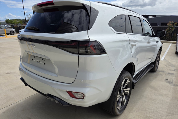 2025 MY25.5 Isuzu MU-X RJ LS-T SUV Image 3