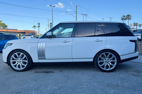 2014 MY14.5 Land Rover Range Rover L405 SDV8 Vogue SE SUV Image 11